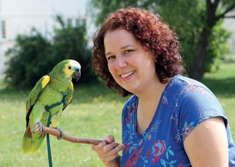 Pestrý život Text a foto: Alena Winnerová, Tereza Smetanová MONTYM s S Terezkou Smetanovou z Ostravy se původně vůbec neznám přes papoušky.