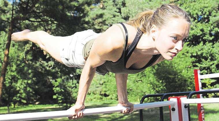 2 9. září 2016 Chomutovsko, Lounsko a Žatecko Street workout je jako droga Lidí, kteří cvičí pod širým nebem jen za pomoci váhy vlastního těla, stále přibývá.