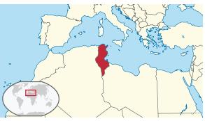Geografie Tuniska Tunisko leží 150 km od Sicílie (Evropy) Je omíváno Středozemním mořem Hlavním pohoří Tuniska je masiv Dorsale (pokračuje Atlasem) Země je tvořena náhorními pláněmi,
