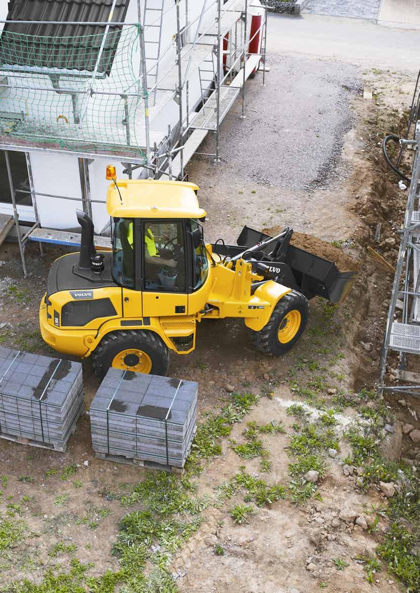 Kompaktní konstrukce Napříč uložené motory umožňují, aby nakladače L30G a L35G byly co