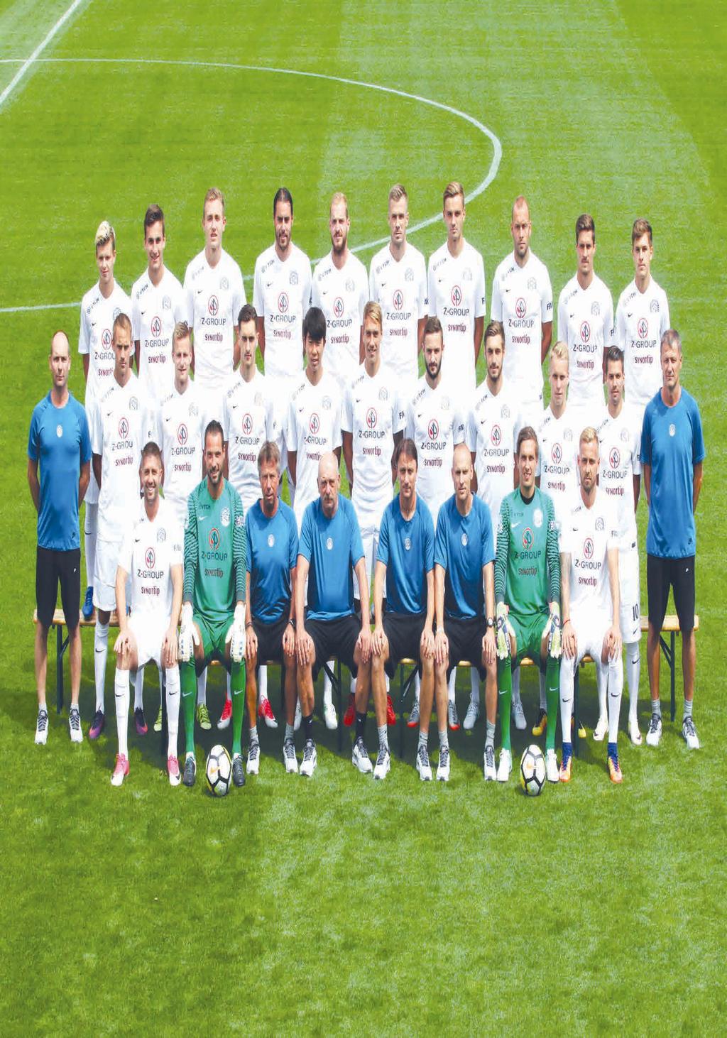 HORNÍ ŘADA ZLEVA: Patrik Hellebrand, Filip Kubala, Pavel Tkáč, Tomáš Rada,