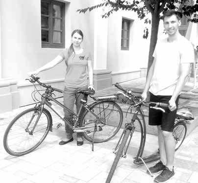 Hustá síť cyklostezek zpřístupňuje celý region a cyklisté si mohou vybírat z různých forem obtížností, od rovinatých terénů až po kopce Chřibů či Bílých Karpat, či z různých délek - od několika