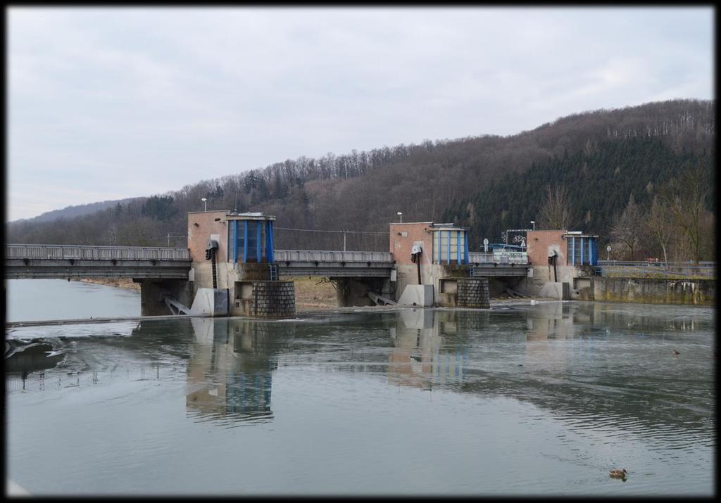 Jez na řece Moravě V roce 1965 byl na řece Moravě, 166,5 ř. km, postaven segmentový jez.