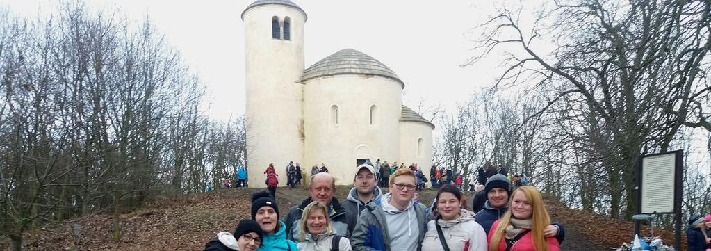 ... ZAKONČENÍ ROKU Ohlédnutí za adventním a vánočním časem Asi tou nejdůležitější událostí v loňském roce bylo dokončení Podřipského betlému ze šustí, který je možno celoročně navštěvovat u Šustrů.