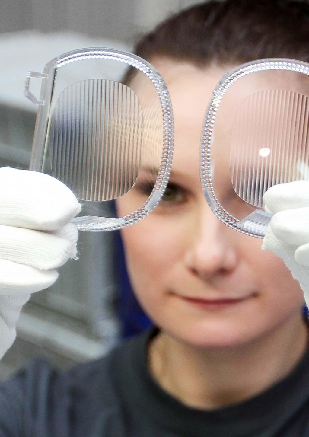 VISCUMA PLASTIC ISO 9001:2008 Výroba přesných vstřikovaných dílů na strojích s uzavírací silou 25-1000 tun.