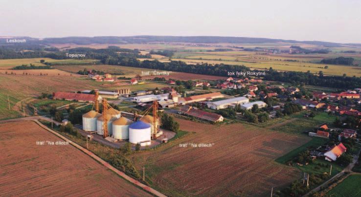 40 ALENA NEJEDLÁ Obr. 1. Rybníky (okr. Znojmo). Pohled ze severozápadu. doloženo na mírném svahu S a SV směrem od topanovského kostela sv. Markéty.