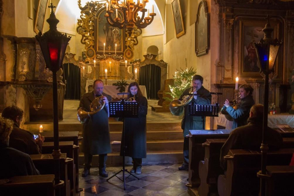 DĚNÍ V OBCI Vánoce na Bělé Příjemným zastavením v předvánočním shonu se stal adventní koncert, který se konal 22. 12. 2017 v bělském kostele sv. Jana Nepomuckého.
