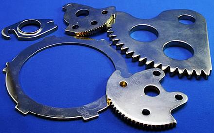 ÚVOD [7], [20], [45] Dnes je ve světě používáno velké množství technologií na zpracování materiálu a polotovarů.