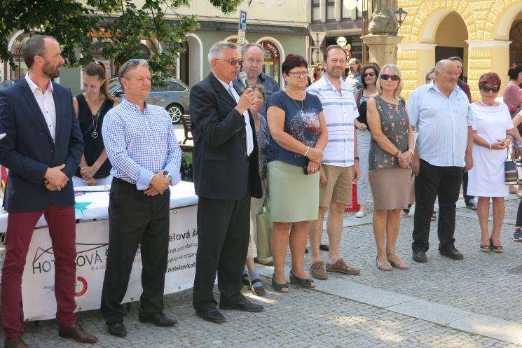Frenštátské náměstí ožilo soutěžemi Číšnický pětiboj a Gastropětiboj