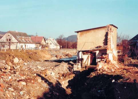 tûsnû po povodni a po provedené