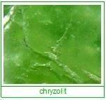 chryzolit - náz. z řec. chrysos = zlato a lithos = kámen, drahokamová odrůda olivínu, kosočtverečný, 6,75 tvr., 3,33-3,37 hust., dvojlomný, 1,66-1,67 ind.l., slabý dichroismus, průhledný, světle žlutozelený, nejkrásnější Egyptské.