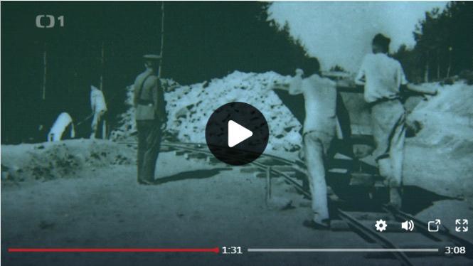 Opakovaně jsou v reportážích využity záběry historických materiálů; fotografií z koncentračního tábora