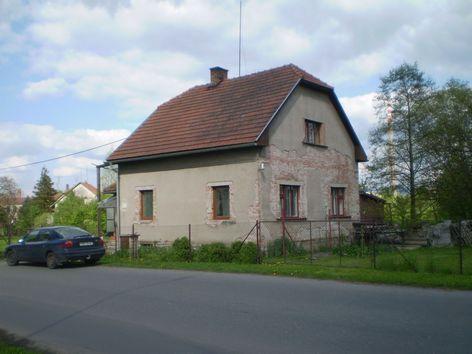 ZNALECKÝ POSUDEK č. 3923-46/2014 O ceně nemovitostí, tj. pozemku p.č.953 zastavěná plocha a nádvoří o výměře 338m 2 včetně součástí pozemku tj. stavby rodinného domu čp.680 stojícím na pozemku p.č.953, a pozemku p.