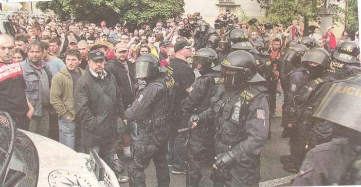 LISTOPAD 2011 TREFA STRANA 5 TRPĚLIVOST ČESKÝCH OBČANŮ JE U KONCE Nejedná se jen o Šluknovský výběžek, kde českým občanům došla skutečně poslední trpělivost.