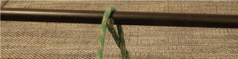 Třetím krokem je vytvoření nejméně třech otáček okolo lana.