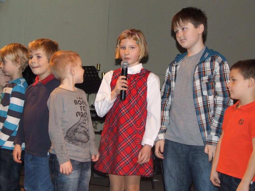 4. Popis personálního zabezpečení školy Zaměstnanci školy: Ing. Richard Váňa - ředitel Mgr. Gražyna Pospíchalová - učitelka 1.třídy Mgr. Olga Kabátová - učitelka 2.třídy Mgr. Veronika Skuhrová - učitelka 3.