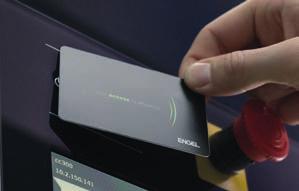plynulé řízení všech pohybů pomocí e-move na panelu nebo s ergonomickým a lehkým ručním ovladačem C70 vyšší produktivita okamžitý start bez referenční jízdy s dokonale