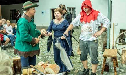 Při výrobě těchto replik vzešel nápad využít tyto nástroje, nabyté vědomosti o historii, a hlavně chuť některých členů nacvičit scénku inspirovanou útrpným právem a soudnictvím 18. století.