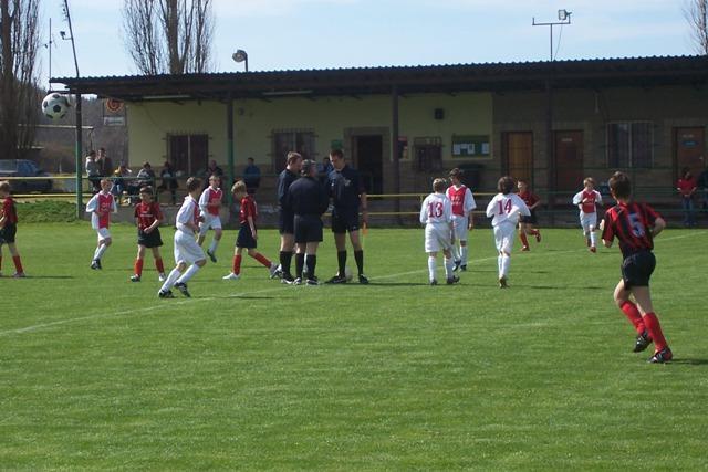 1.5.2007 Danone Cup 2006/07 semifinále Na velikonoční pondělí byla sehrána semifinálová utkání letošního ročníku.hrálo se na krásné trávě v Ledcích u Plzně za pěkného počasí.