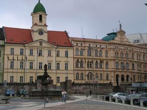 Jak dopadly parlamentní volby, je dnes všem známo, jaké budou následovat další kroky od této protičeské pravice.na to ať si každý flegmatický Čech chvilku počká. Za námi jsou ovšem i volby komunální.