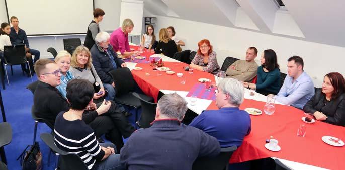 S 14 Fotoalbum DEN OTEVŘENÝCH DVEŘÍ V APOLENCE BYL OPRAVDU VÁNOČNÍ Ve čtvrtek 21. 12.