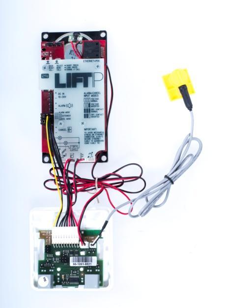 Varování Disconnect LiftIP from the power supply while connecting the IO extender (DC 10 30 V or PoE). Make sure that all the pins are inserted in the 6-pin connector correctly.