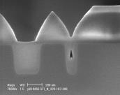 Rychlost difúze je silně závislá od teploty Difúze - princip Examples: (nitride is hardly visible) = Deposition Sputtering D-CVD Typical pyramidal profile with 45 sidewalls Void Difúze - princip