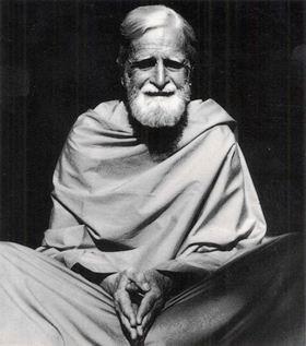 Náboženské sdílení Bede Griffiths (1906 1993), anglický kamaldulský mnich, v Indii založil křesťanský ášram.