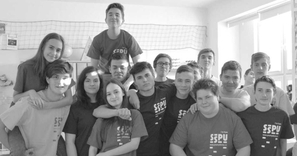 Kapelu tvoří zpěvačka Michaela Zachrlová, zpěvák a kytarista David Sedlář, houslista Jan Holubík, cimbalistka Katrin Jongepierová, basista Zdeněk Kolařík a bubeník Tomáš Kratochvíl, který odpovídal