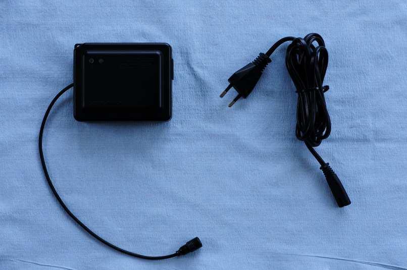 Části systému EPS Dobíječka baterie Systém EPS Na dobíječce jsou umístěny 2 LED diody které