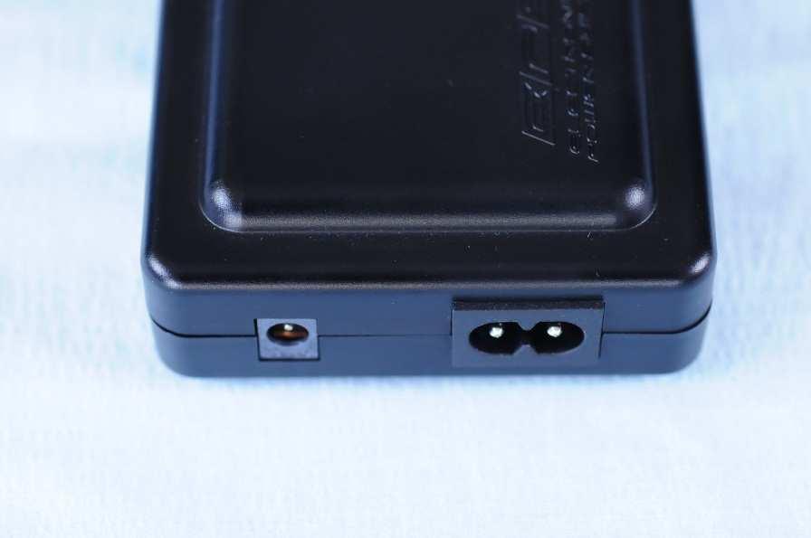 Části systému EPS Dobíječka baterie Dobíječka je kompatibilní s: 110-220V a50-60 Hz Systém EPS 12 V adaptér pro cigaretové