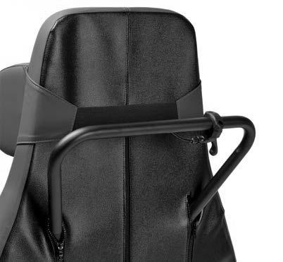 Pro přesun do křesla nebo z něj nejprve otočte opěrku nohou/lýtek do svislé polohy. Přesun 1. Ověřte, že je zdravotnické křeslo v sedací poloze. 2.