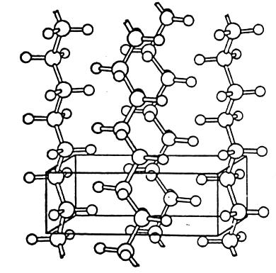 Obr. 9.3 Struktura krystalického polyetylenu. Nejdůležitější vlastností, kterou se makromolekulární látky odlišují od nízkomolekulárních, je molekulová hmotnost.