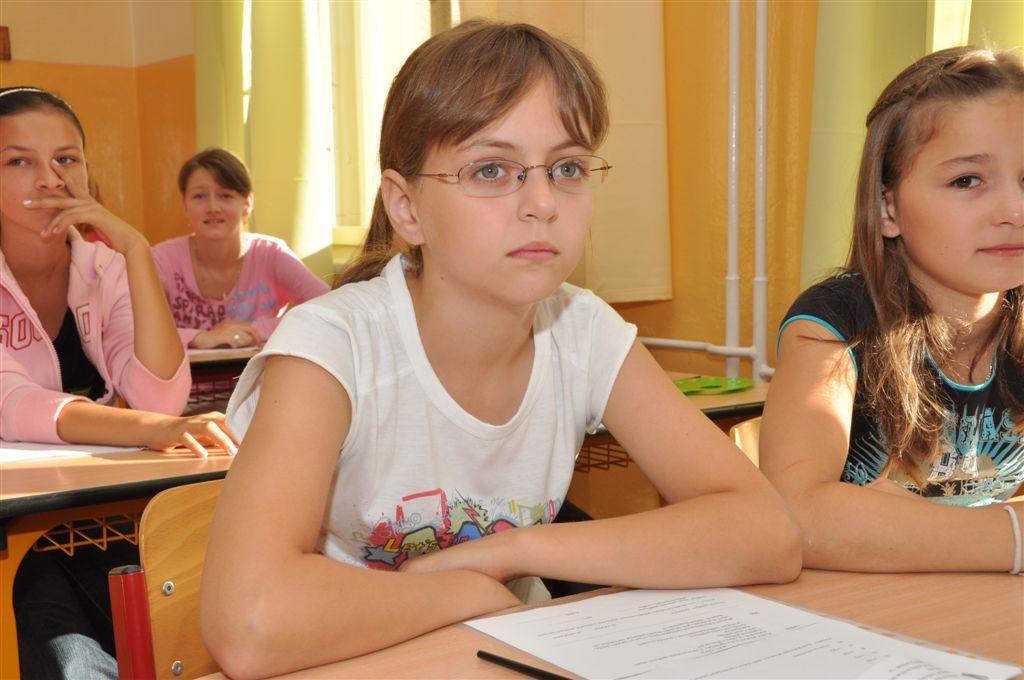 PRIMA 1. 9. 2009 začalo moje osmileté studium. Již jsem nebyla žák, ale student. Vešla jsem do budovy s velkou hrdostí, že tam můžu studovat. V tento můj velký den mě doprovázel můj taťka.