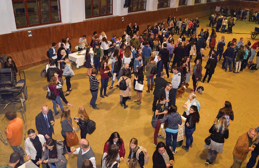 Univerzitní víno v jízdárně univerzity Rektor VFU Brno obnovil tradici univerzitního vína U příležitosti oslav 100 let od založení naší univerzity se rektor VFU Brno rozhodl obnovit tradici