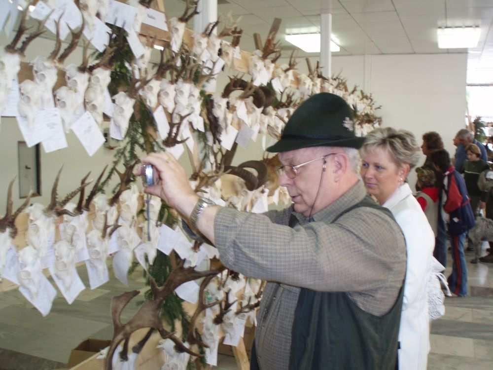 Chovatelskou přehlídku trofejí navštívil i šéfredaktor časopisu SVĚT MYSLIVOSTI pan ing.vaca Ph.D.