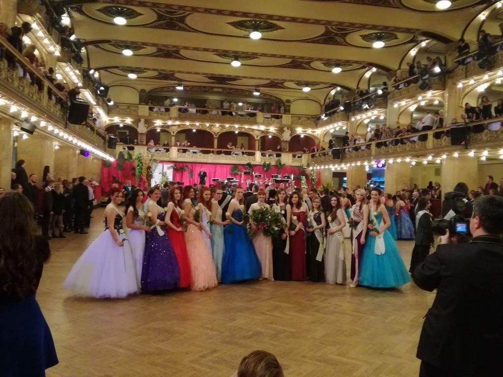 Ples školy Dne 26. února proběhl ve Velkém sále paláce Lucerna 22. Maturitní a imatrikulační ples.