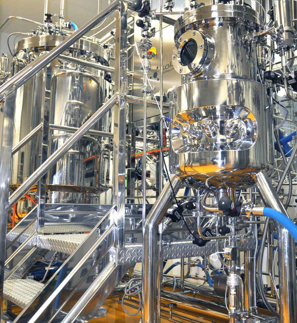 Při novém technologickém procesu se výrobní kmeny kultivují ve speciálně upravených bioreaktorech ve velkých objemech v suspenzi.