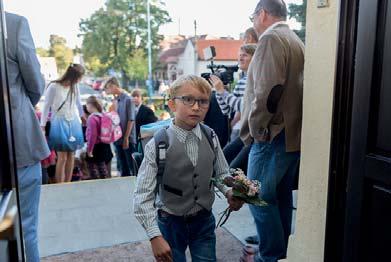 Josefem Dobešem a majitelem klubu panem Jakubowiczem, nechyběl ani pan starosta PhDr. Radim Wolák. Děti obdržely drobné dárečky, knížku i školní potřeby.