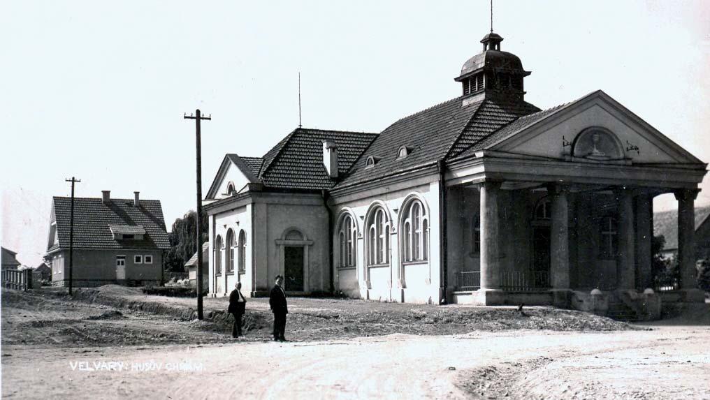 Ve válce postavil si pouze Jindř. Mužík dům. v r. 1915 a 16 u Pražské brány, jímž učiněn průchod vedle brány za náhradou K 600.