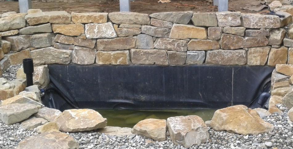 Hydroizolace vodních ploch FATRAFOL-A strana 39 Ukončení na rovném pevném podkladu Na ukončující, obvodové a prostupující konstrukce (např.