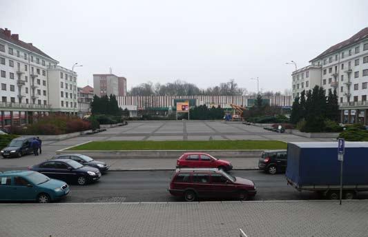 Každý návrh obsahuje dílčí zajímavé nápady, ale žádný se nám nezdál tak kvalitní, abychom ho mohli ocenit druhou cenou.