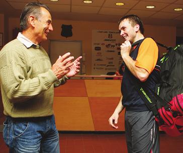 Někteří dali přednost jen debatám, odpočinku u bazénu a gurmánským lahůdkám restaurace Kogo, v deblovém turnaji ovšem válčilo dvanáct párů.