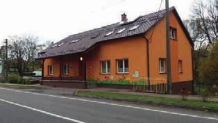 Od roku 1888 doplnila obchodní cestu také železnice se zastávkou na území Vojkovic.