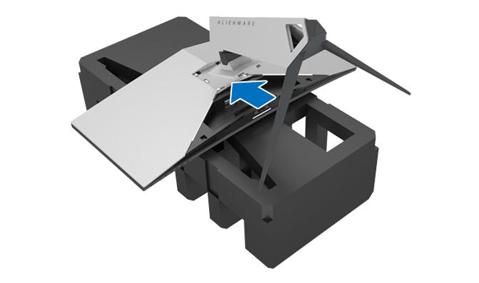 5. Umístěte monitor na pěnovou vycpávku obrazovkou směrem dolů. 6.