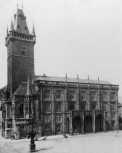 Upřímně řečeno kdo by si skutečně přál, aby tam taková věž stála? Jako obrázek kupředu směřujícího přemýšlení architektů je to obdivuhodné, ale jako reálná stavba asi už méně.