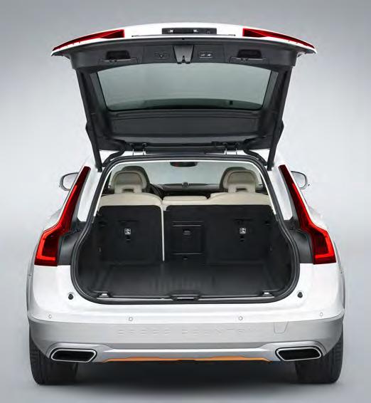 VOLVO V90 1 2 Abychom podtrhli luxusní a inteligentním způsobem praktický charakter Volva V90 Cross Country Volvo Ocean Race, rozšířili jsme o pár unikátních funkcí a prvků také interiér, který se