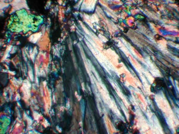 wollastonitu, pyroxen;