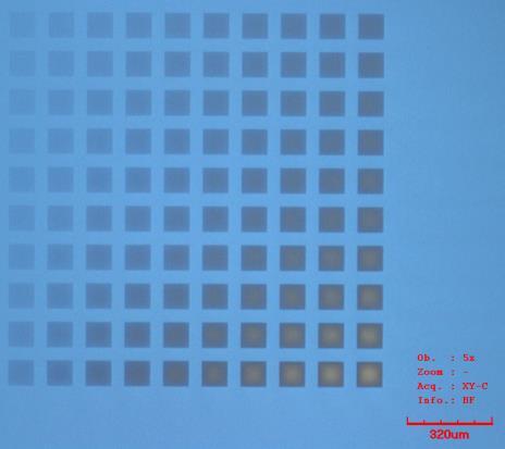 Obr. 8 Motivy z velkoplošné expozice, pro porovnání vlivu aplikované dávky a typu struktur, čtverce s dávkou 400 µc/cm 2 (vlevo nahoře), čtverce s dávkou 550 µc/cm 2 (vlevo dole), mřížky s dávkou 400