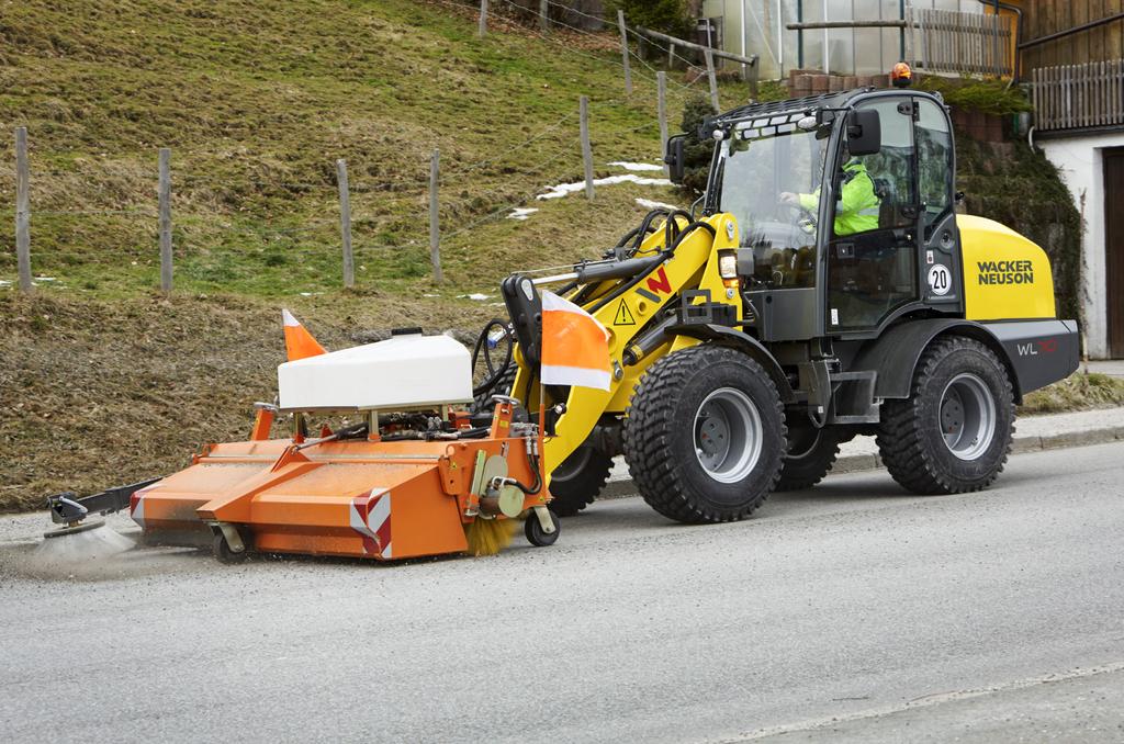 WL60 WL70 Silné stroje pro překládku těžkého materiálu, volitelně s rychlostí 40 km/h, na rychlou činnost Vysoká úroveň výbavy stroje poskytuje pohodlí v zájmu produktivní a ergonomické práce Silní